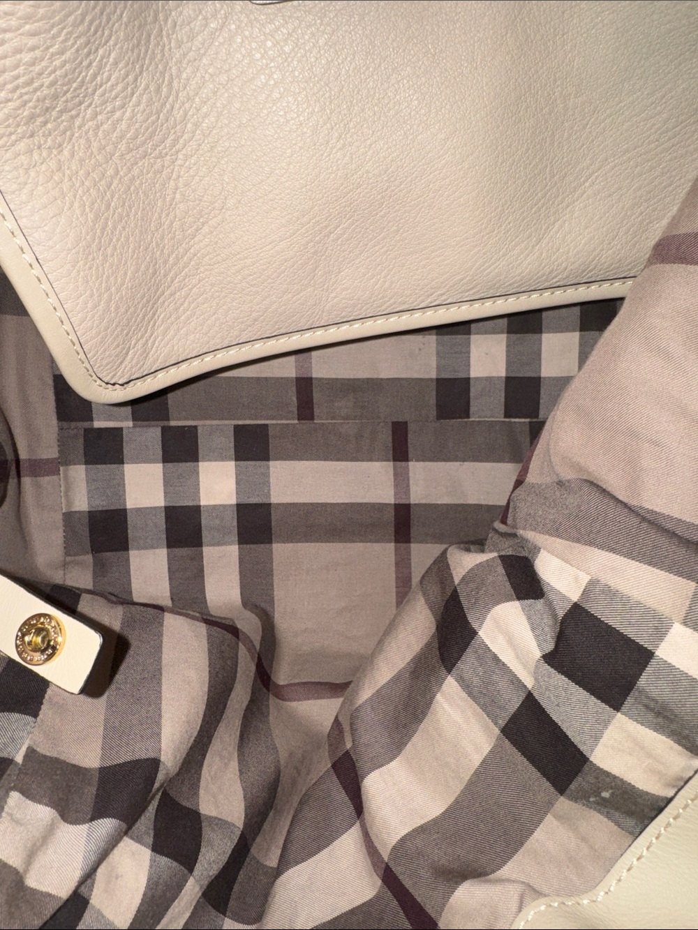 Burberry Cream Leather Hobo Bag with Tassel and Burberry Wallet Bundle - Picture 3 of 16